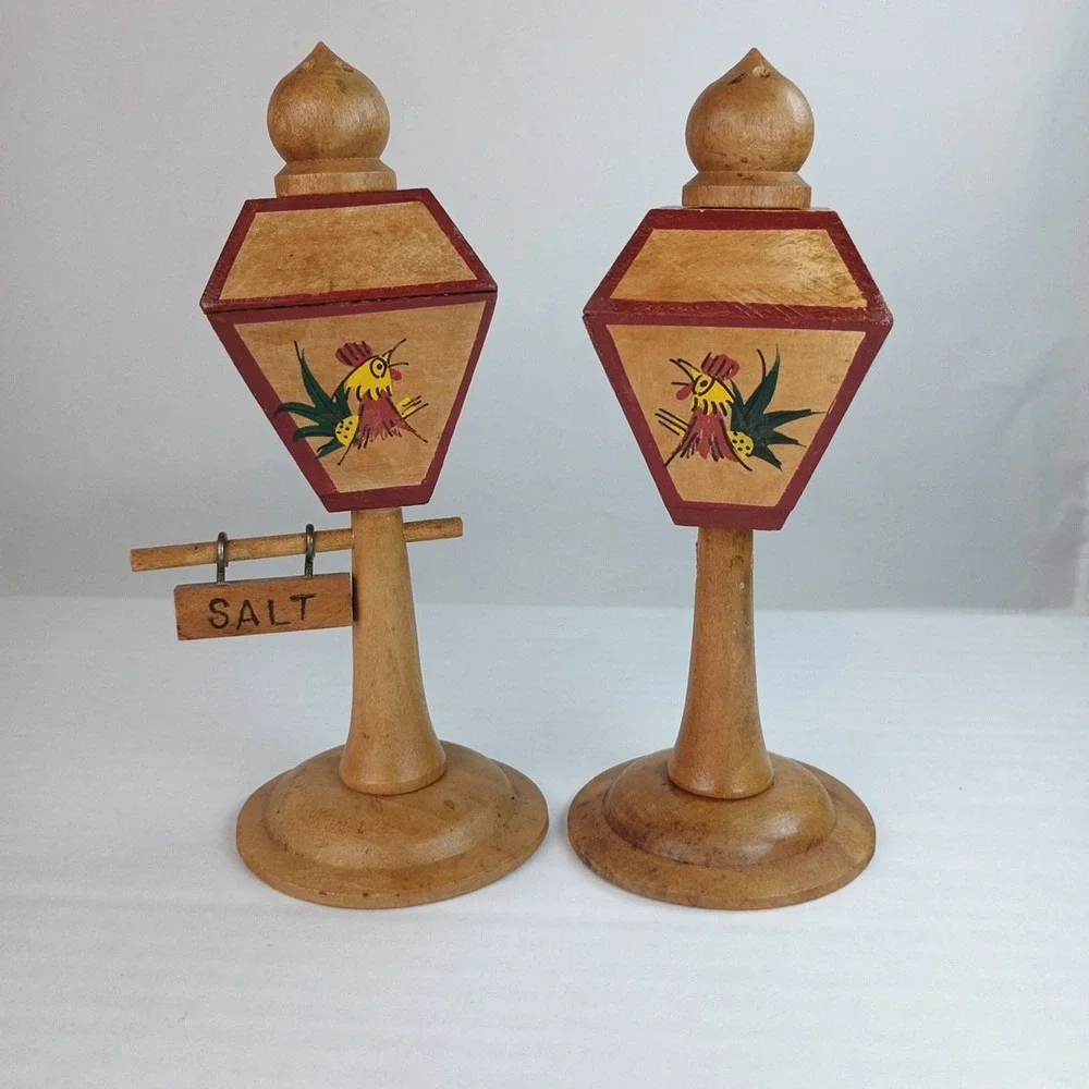 4 Sets Of Vintage Wooden Salt and Pepper Shakers Collectors